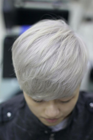 Tóc màu bạc ghi